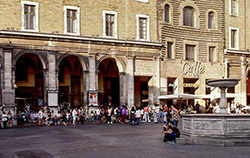 urbino-750-piazza-centrohistorico