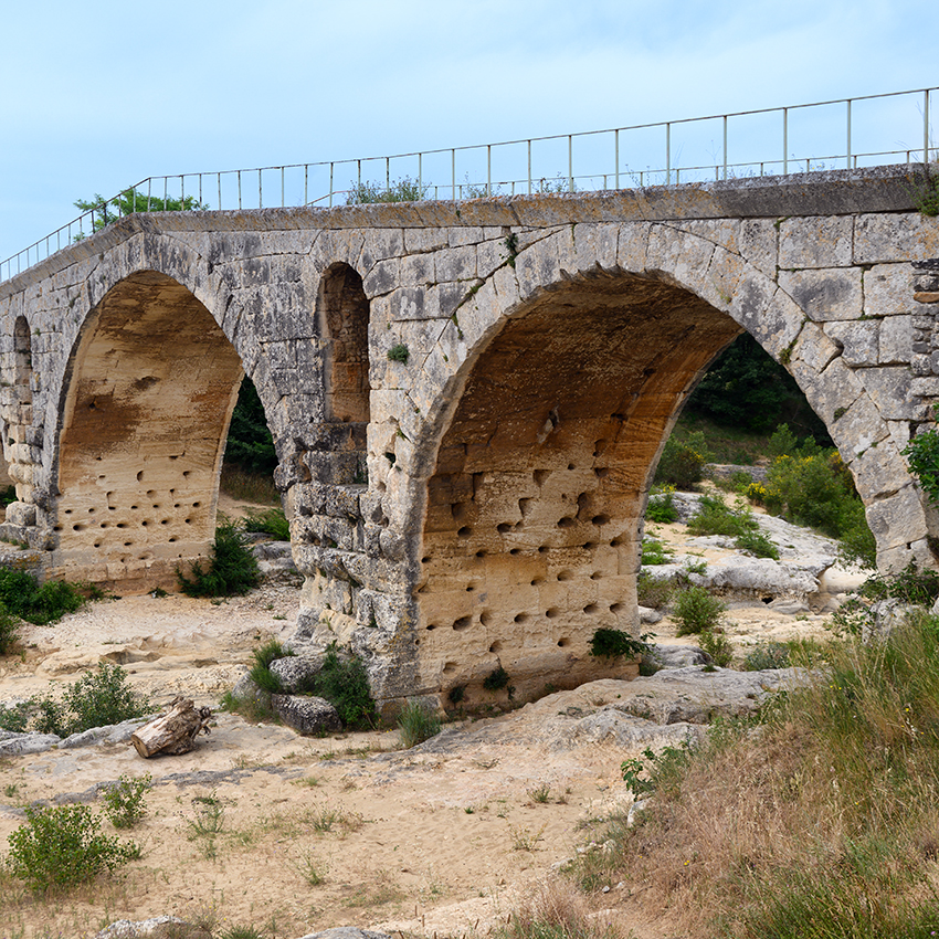 Pont Julien