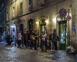 DSC_9279-850-Rome-barsflowintothestreet