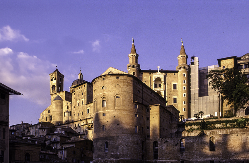 Urbino, Marche, Italy, Mytravelsinitaly - marcus travel journal - photograph - mytrtavellinglens.com