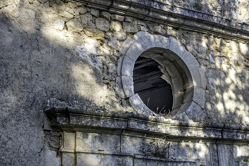 Oppède-le-Vieux, Chappelle des Penitenmts Blancs - mytravellinglens.com - Glenn Marcus