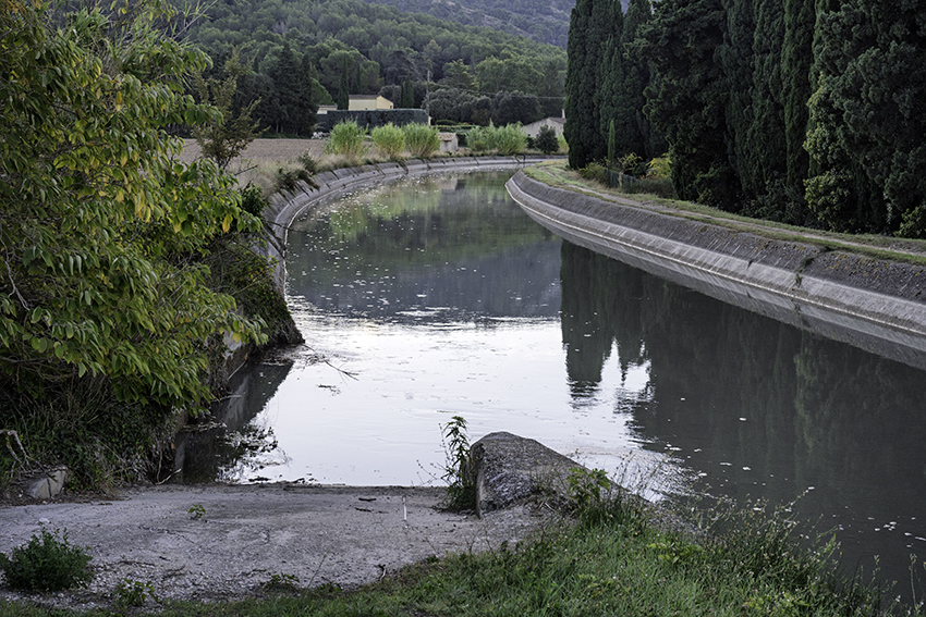 Canal de Carpentras near Cheval-Blanc, Provence
