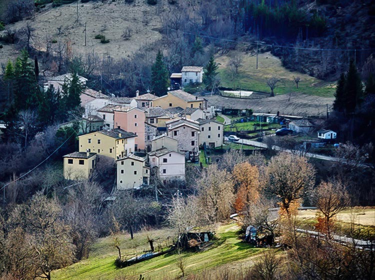 Sarano, Marche